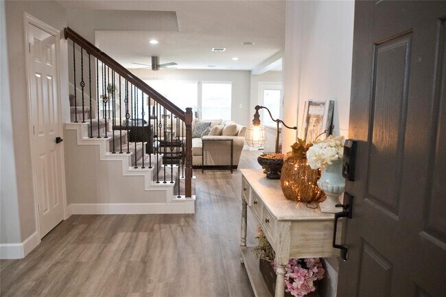 Foto del edificio - 10101 Rose Willow Ln