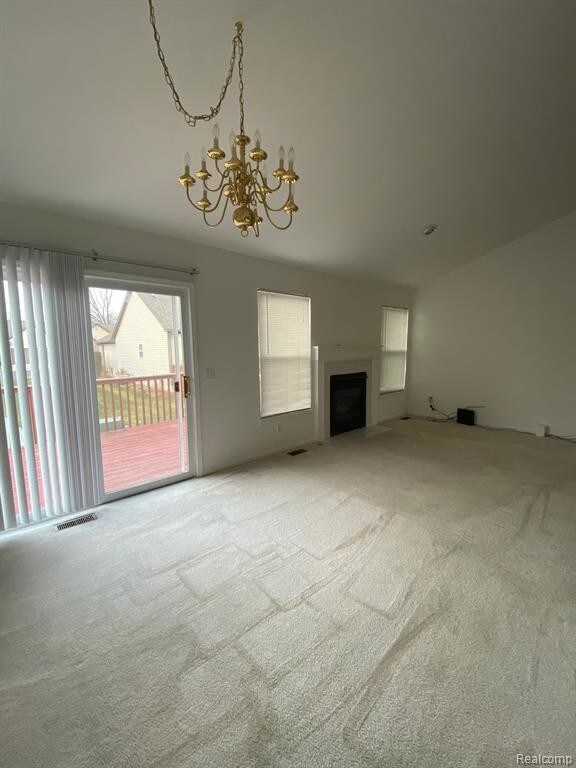 Foto del edificio - 5040 Sandalwood Dr