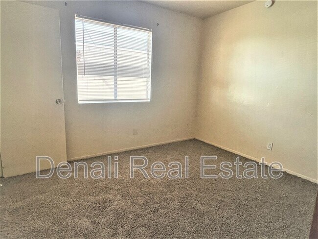 Building Photo - 1211 W Apache Trail