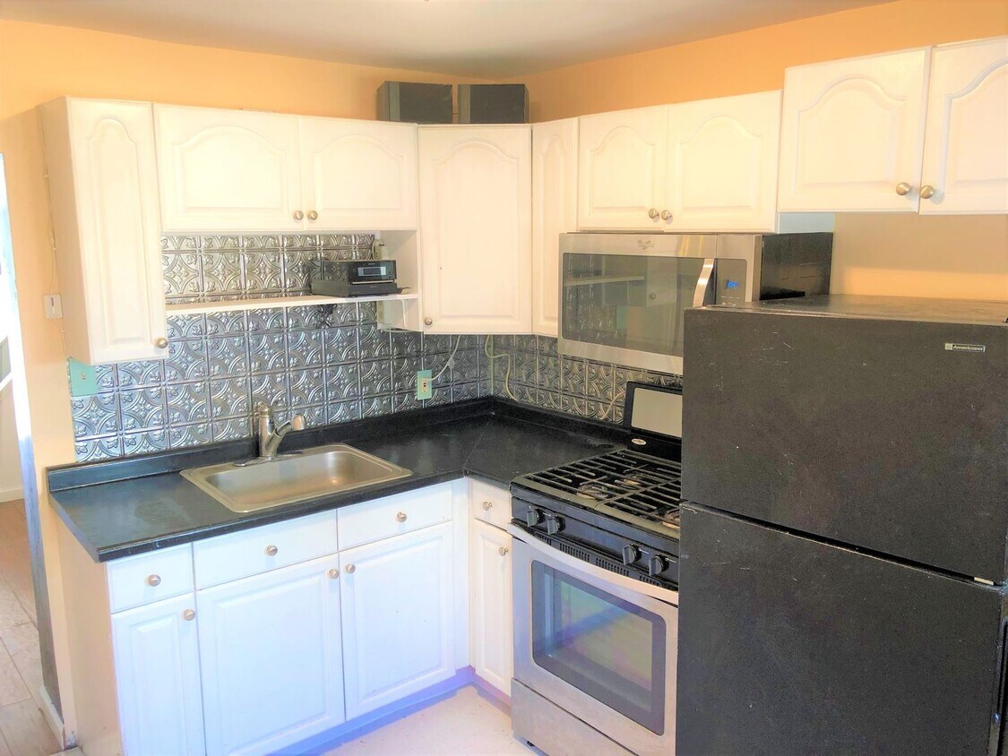 Foto principal - Beautiful 2-Bed Townhome in Fishtown! Avai...