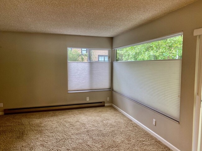 Building Photo - Bellevue Way Condo!!!!