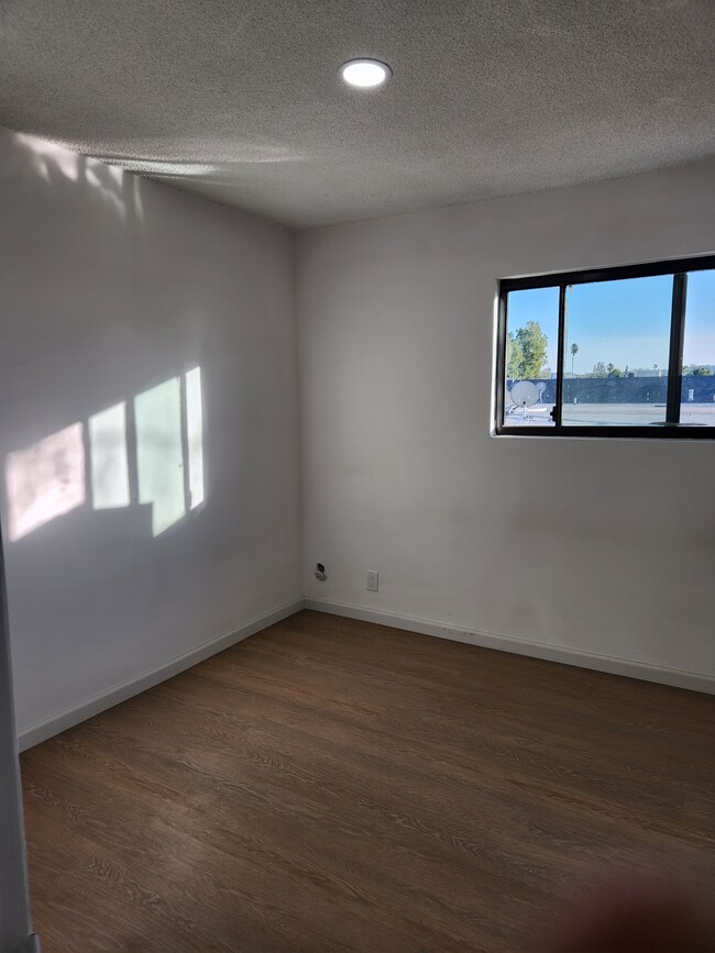 Building Photo - 6561 Fulton Ave