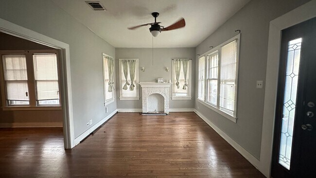 Building Photo - 942 Bailey Ave