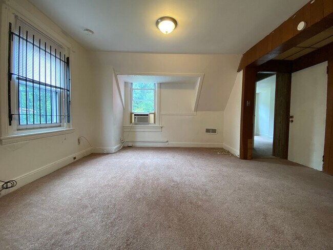 Building Photo - Stunning Two Bedroom in Oakland! One Off-S...