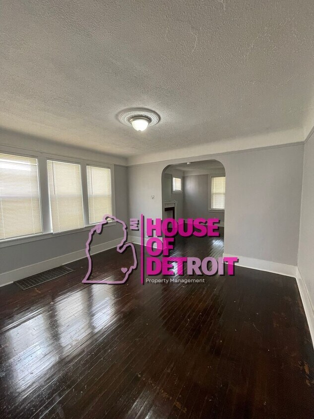 Foto principal - 8853-5 Manor St.*