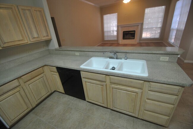 Foto del edificio - 1651 Red Cypress Dr