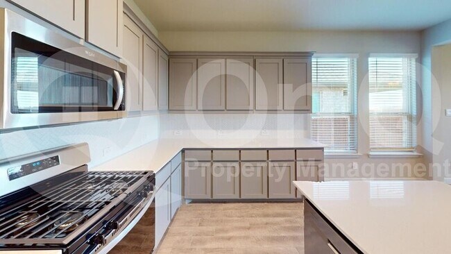 Foto del edificio - 2221 Dyre Dr