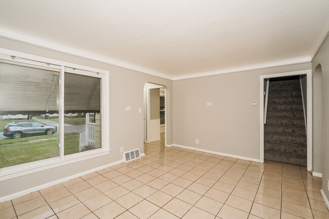 Building Photo - 18505 Maple Heights Blvd