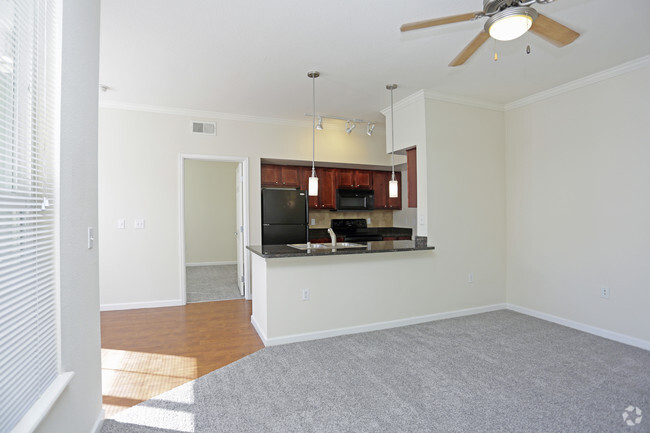 2BR, 2BA - 1202 SF - Cortland Congress Park