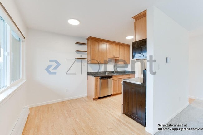 Building Photo - 911 N 73rd St