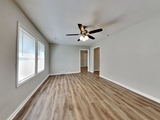 Foto del edificio - 11415 Corrington Ave