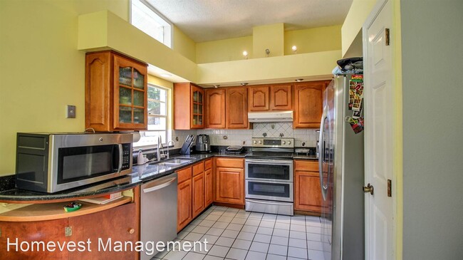 Building Photo - 3 br, 2.5 bath House - 913 Red Dandy Drive