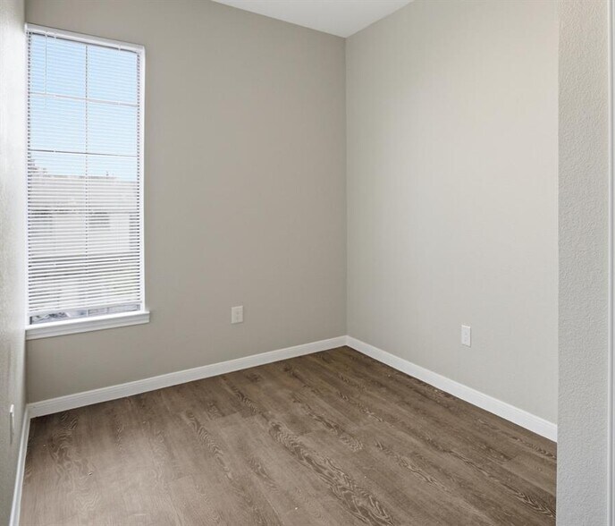 611 Carpenter Ave Unit 201, Austin, TX 78753 - Room for Rent in