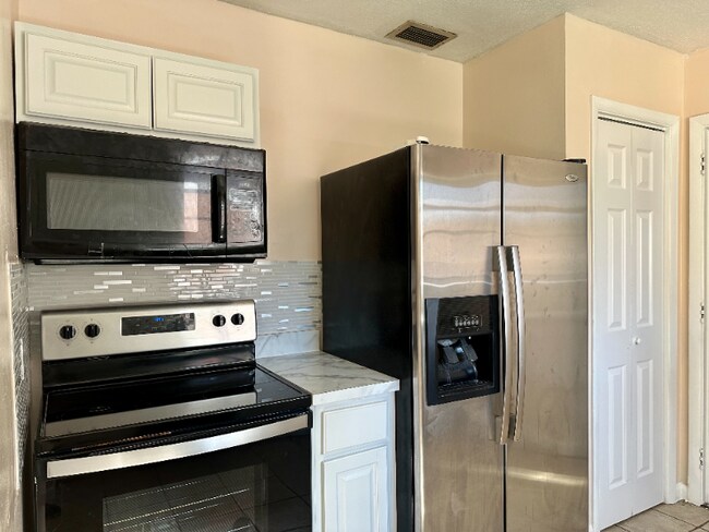 Foto del edificio - 3228 Holly Berry Ln