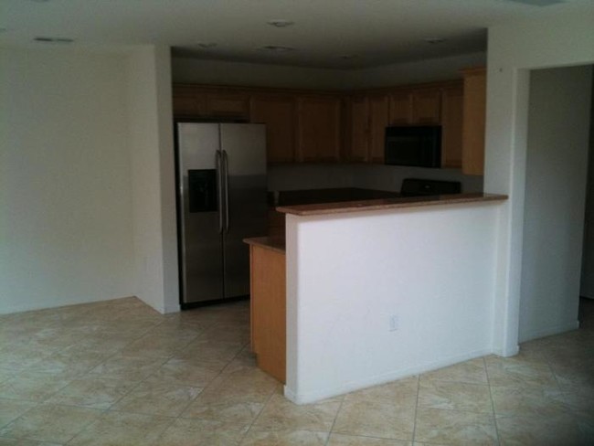 Building Photo - MOVE IN READY!!!