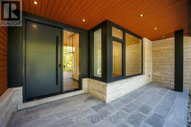 Building Photo - 1318 Tiny Beaches Rd S