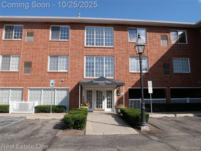 Building Photo - 444 Chester St