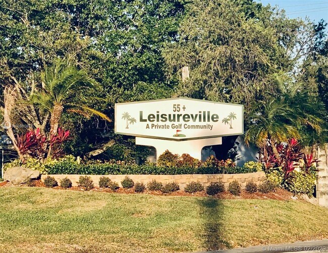 Foto del edificio - 2750 W Golf Blvd