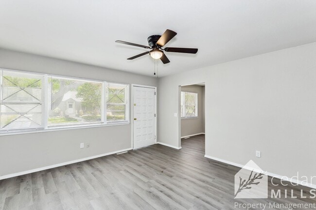 Foto del edificio - 3 Bedroom with Den and 2 Car Garage!