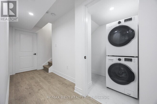 Building Photo - 339 Fleetwood Dr