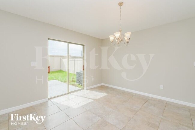 Building Photo - 6117 Tremeza Pl