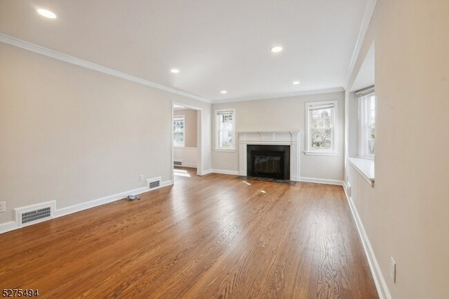 Building Photo - 46 Pine Terrace E