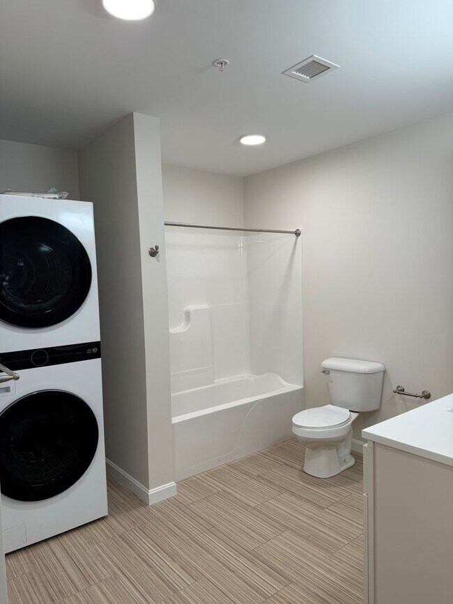 Foto del edificio - One Bedroom with Den , so many possibilities!