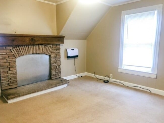 Building Photo - Beautiful 1 bedroom, 1 bath farmhouse with BONUS ROOM