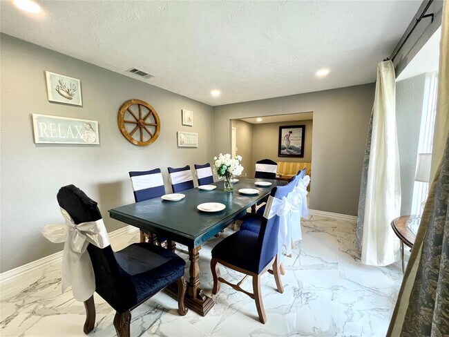 Foto del edificio - 12230 Fairpoint Dr
