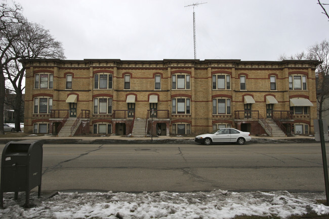 Building Photo - 350 E Chicago St