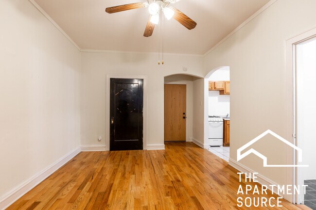Foto del edificio - 4851 N Damen Ave