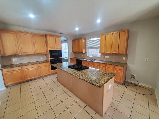 Foto del edificio - 8130 Edenwood Dr