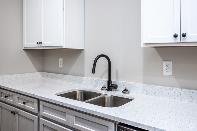 3 habitaciones, 2 baños, 1044 pies cuadrados, cocina - Woodford Ridge Townhomes