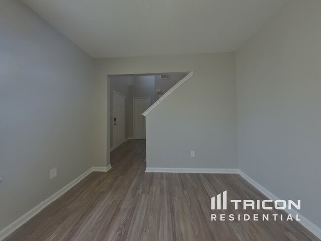 Building Photo - 825 Raindrops Rd