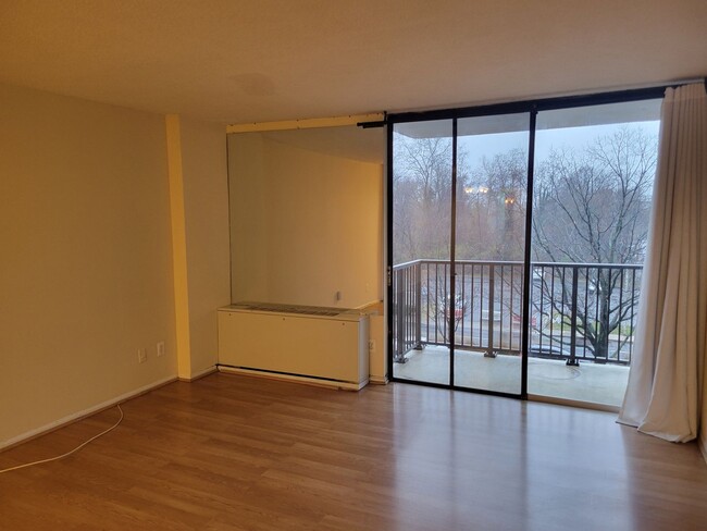 Foto del edificio - Lovely Studio Condo Unit in Rockville!