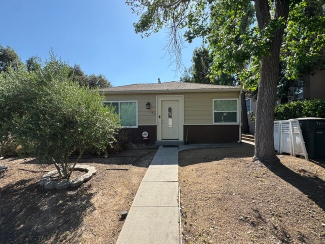 Building Photo - 917 N Los Robles Ave