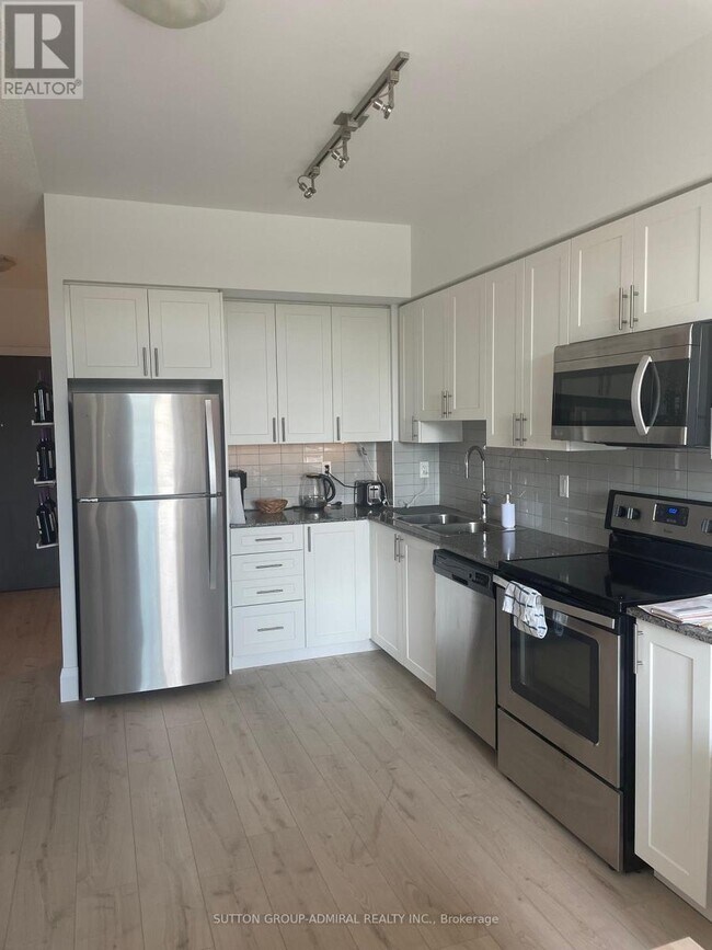 Photo du bâtiment - 7900 Bathurst St