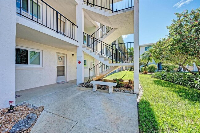 Building Photo - 708 S Tamiami Trl