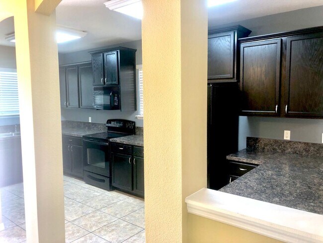 Building Photo - MOVE IN NOW!!  Beautiful 3 bed 2.5 bath to...