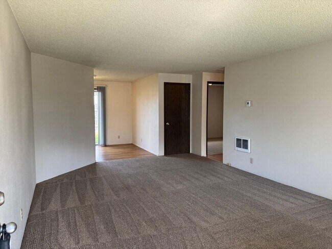 Foto del edificio - Great single level 2 bed/1 bath duplex in Thurston!