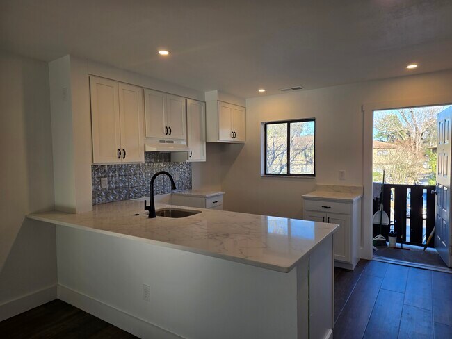 Foto del edificio - 2166 Bees Ferry Rd