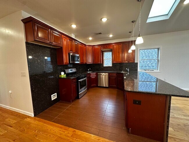 Building Photo - 134 Bostwick Ave