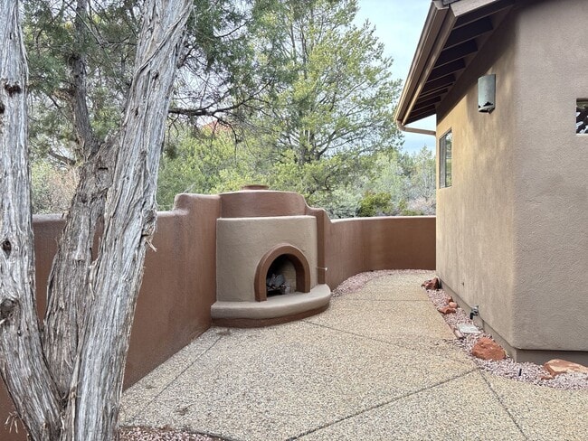 Building Photo - Beautiful Home in West Sedona