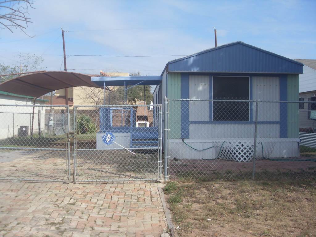 Primary Photo - 104 E Peach Ln