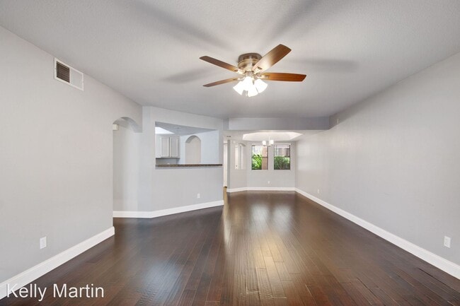 Building Photo - 2 br, 1.5 bath House - 5104 N 32nd Unit 122