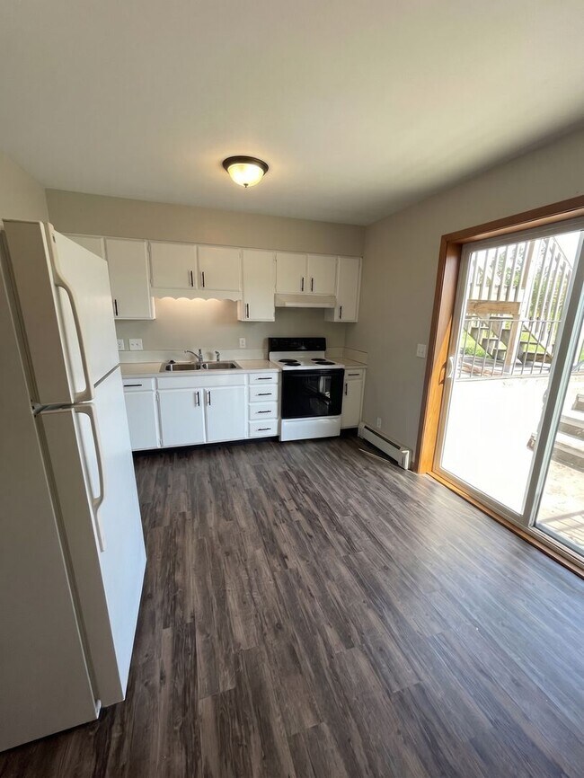 Building Photo - 1344 Meadow Ln