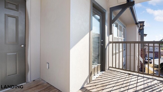 Building Photo - 701 W 101st Pl S