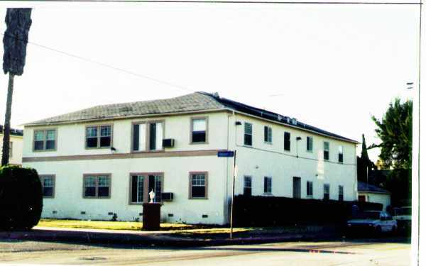 Foto del edificio - 14048-14058 Sylvan St