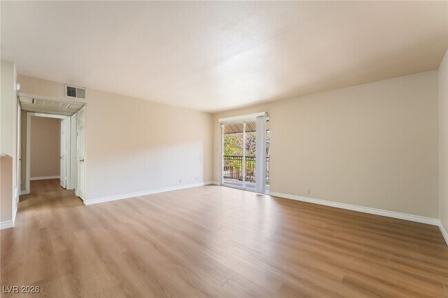 Foto del edificio - 5121 River Glen Dr