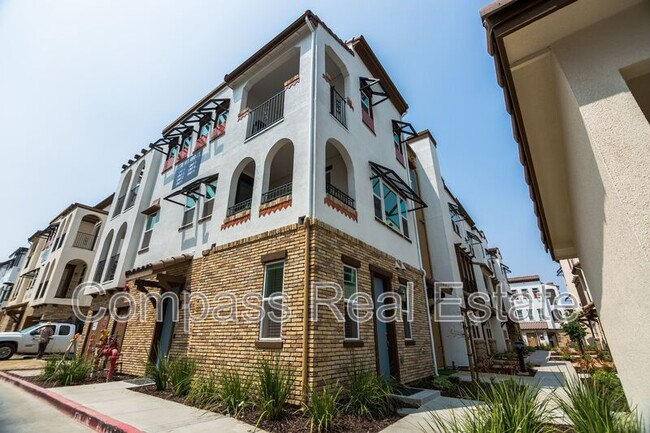 Building Photo - 2730 Viterbo Ct